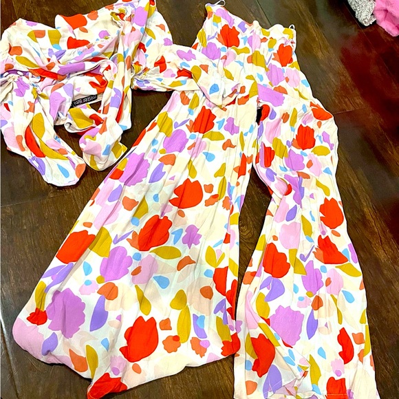 Wore 1 time selling both top and bottom - Picture 2 of 3